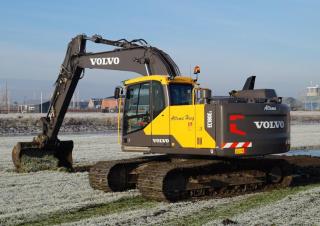 क्रॉलर एक्सकेवेटर Volvo EC180EL