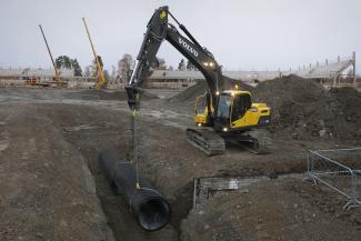 क्रॉलर एक्सकेवेटर Volvo EC220DL