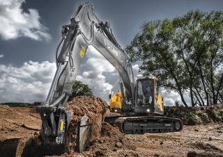 क्रॉलर एक्सकेवेटर Volvo EC220EL