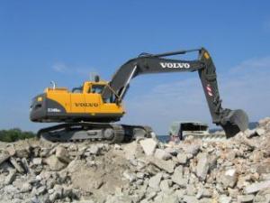 क्रॉलर एक्सकेवेटर Volvo EC240CL