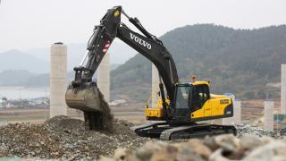 क्रॉलर एक्सकेवेटर Volvo EC240CLD