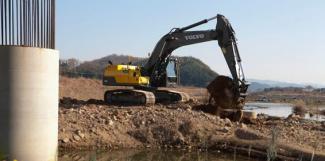 क्रॉलर एक्सकेवेटर Volvo EC300DLR