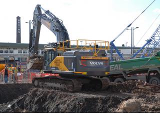 क्रॉलर एक्सकेवेटर Volvo EC380ENL