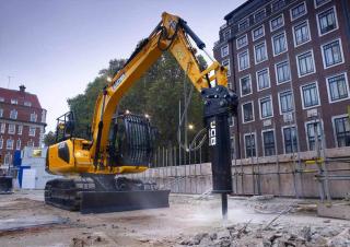 क्रॉलर एक्सकेवेटर JCB JS130 LC