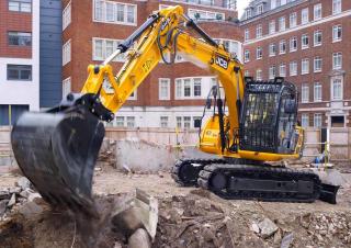 क्रॉलर एक्सकेवेटर JCB JS130 LC