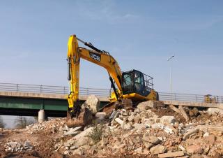 क्रॉलर एक्सकेवेटर JCB JS220LC