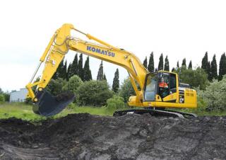 क्रॉलर एक्सकेवेटर Komatsu PC210NLC-11E0