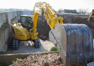 क्रॉलर एक्सकेवेटर Komatsu PC88MR-10
