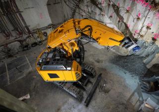 क्रॉलर एक्सकेवेटर Liebherr R 950 Tunnel Litronic 