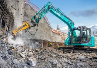 क्रॉलर एक्सकेवेटर Kobelco SK 140 SRLC 3