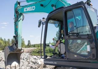 क्रॉलर एक्सकेवेटर Kobelco SK 260 NLC 10