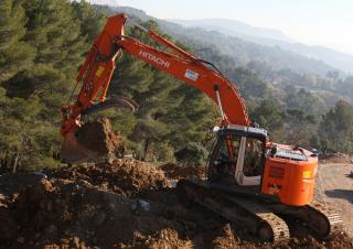 क्रॉलर एक्सकेवेटर Hitachi ZX 225 USLC-3