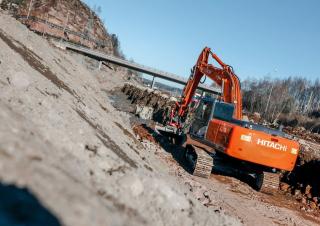 क्रॉलर एक्सकेवेटर Hitachi ZX 250 LC-5
