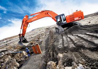 क्रॉलर एक्सकेवेटर Hitachi ZX 670 LCH-3