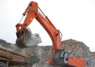 क्रॉलर एक्सकेवेटर Hitachi ZX 870 LCH-3