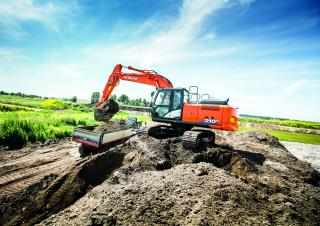क्रॉलर एक्सकेवेटर Hitachi ZX210LC-6