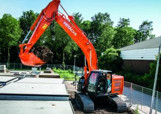 क्रॉलर एक्सकेवेटर Hitachi ZX225USRLC-6