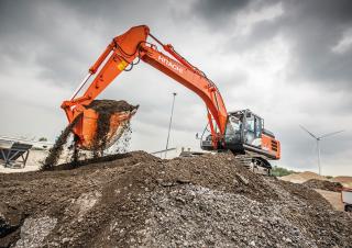 क्रॉलर एक्सकेवेटर Hitachi ZX300LC-6