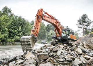 क्रॉलर एक्सकेवेटर Hitachi ZX490LCH-6