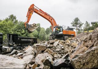 क्रॉलर एक्सकेवेटर Hitachi ZX490LCH-6