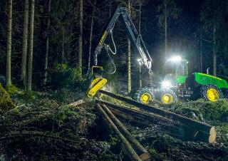 फॉरेस्ट मशीनरी हार्वेस्टर John Deere 1270 G