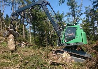 फॉरेस्ट मशीनरी हार्वेस्टर Neuson Forest 243HV