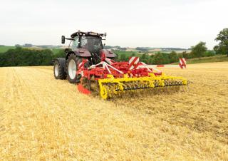 कल्टीवेटर Pöttinger Synkro 3530