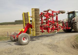 कल्टीवेटर Pöttinger Synkro 4030 T nova