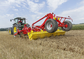 कल्टीवेटर Pöttinger Synkro 4030 T nova