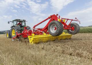 कल्टीवेटर Pöttinger Synkro 4030 T