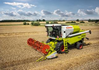कंबाइन हार्वेस्टर Claas Avero 240
