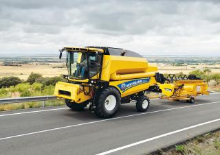 कंबाइन हार्वेस्टर New Holland TC5.90 ST5 