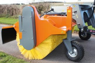 समर मेंटेनेंस इक्विपमेंट स्ट्रीट स्वीपर माउंटेड स्वीपर Bema Jumbo 3250