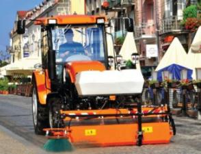समर मेंटेनेंस इक्विपमेंट स्ट्रीट स्वीपर माउंटेड स्वीपर Pronar ZM 2000 