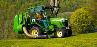 वाहन कॉम्पैक्ट यूटिलिटी ट्रैक्टर John Deere 2320