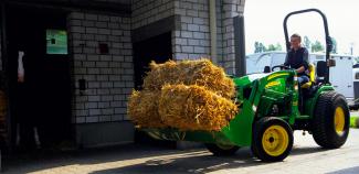 वाहन कॉम्पैक्ट यूटिलिटी ट्रैक्टर John Deere 2520