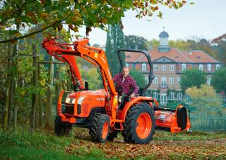 वाहन कॉम्पैक्ट यूटिलिटी ट्रैक्टर Kubota L1361 DW
