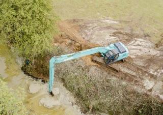 क्रॉलर एक्सकेवेटर Kobelco SK 210 SNLC 10