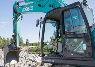 क्रॉलर एक्सकेवेटर Kobelco SK 260 LC 10E
