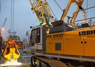 क्रॉलर क्रेन - लैटिस बूम Liebherr HS 8100
