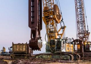 क्रॉलर क्रेन - लैटिस बूम Liebherr HS 8100