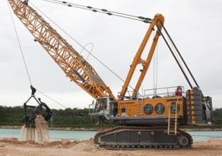 क्रॉलर क्रेन - लैटिस बूम Liebherr HS 8300
