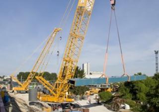 क्रॉलर क्रेन - लैटिस बूम Liebherr LR 1350/1