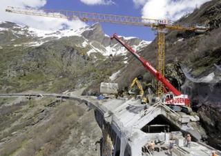 क्रॉलर क्रेन - टेलीस्कोपिक बूम Liebherr LTR 1060