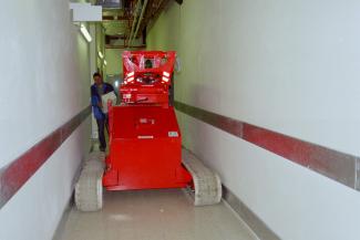 टेलीस्कोपिक बूम लिफ्ट क्रॉलर टेलीस्कोपिक बूम लिफ्ट TEUPEN LEO12T