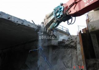अटैचमेंट कंक्रीट क्रेशर Dehaco MS 130R