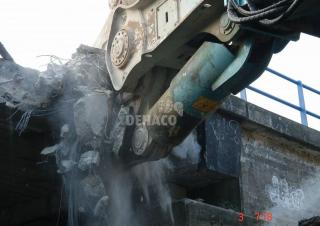 अटैचमेंट कंक्रीट क्रेशर Dehaco MS 130R
