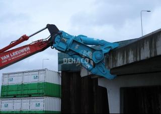 अटैचमेंट कंक्रीट क्रेशर Dehaco MS 130R
