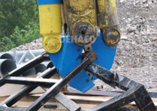 अटैचमेंट कंक्रीट क्रेशर Dehaco MS 30R