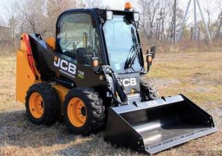 स्किड स्टीयर लोडर JCB 135